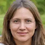 — María González